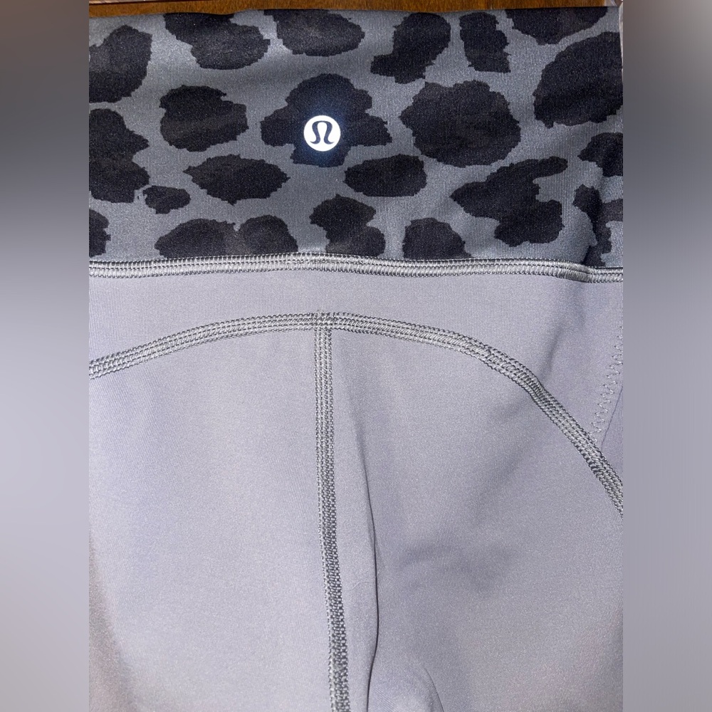 #54 Lululemon Set Super Sport Tank/Pant Sz 6
Parallel Stripe Heathered Slate Blk - Picture 8 of 11